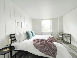 Desk, iron/ironing board, free WiFi, bed sheets - Sleepover | Superior 1BD/1BA + Gym -Cincinnati (Cincinnati)