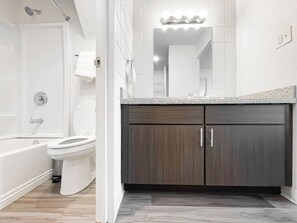 Hair dryer, towels, soap, toilet paper - Sleepover | Superior 1BD/1BA + Gym -Cincinnati (Cincinnati)