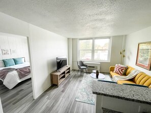 Smart TV - Sleepover | Superior 1BD/1BA + Gym -Cincinnati (Cincinnati)