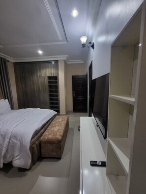 3 slaapkamers, een strijkplank/strijkijzer, wifi, beddengoed