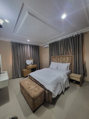 3 slaapkamers, een strijkplank/strijkijzer, wifi, beddengoed