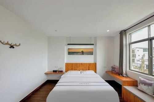 Zibeisha Light Luxury Art Seaview Inn