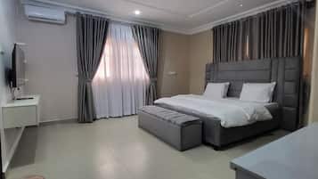 3 habitaciones, tabla de planchar con plancha, wifi y ropa de cama