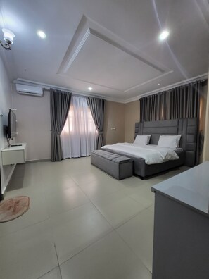 3 Schlafzimmer, BĂŒgeleisen/BĂŒgelbrett, WLAN, BettwĂ€sche