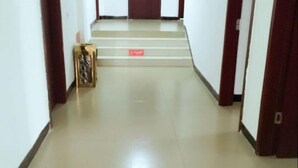 A corridor with a staircase leading to a door at the end. - Changning Xiuyuan Hotel (Changning)