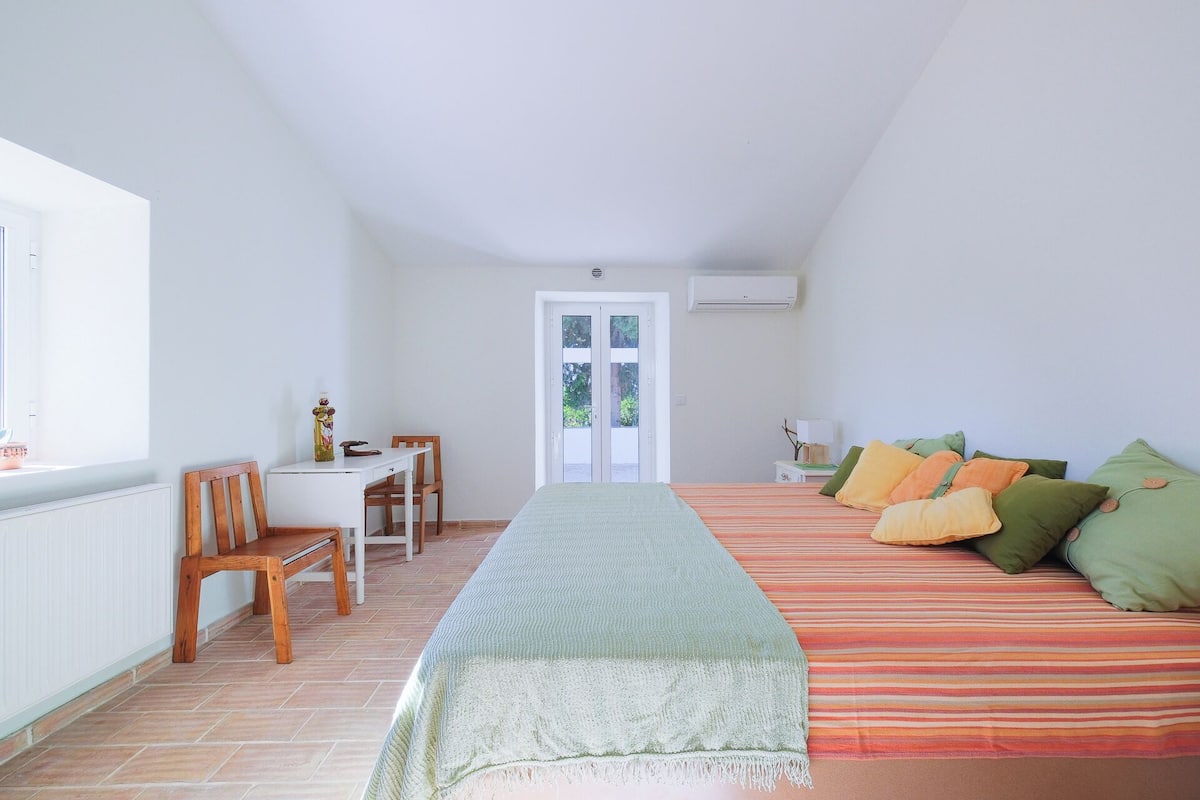 Habitación doble Confort, vista al jardín | Insonorización, wifi gratis y acceso para silla de ruedas