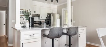 Charming Upstairs Apt in Irmo | 3 BR | Sleeps 6