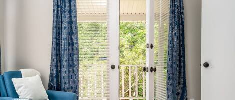 3 Schlafzimmer, Schreibtisch, Bügeleisen/Bügelbrett, Reisekinderbett