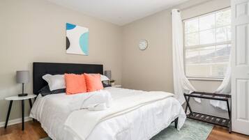 3 bedrooms, desk, iron/ironing board, travel crib