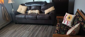 This apartment is a 1 bedroom(s), 1 bathrooms, located in Pierre, SD.