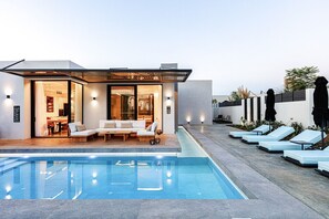 A heated pool - 4bdrm ensuite villa in Pigi, BBQ, Ping Pong, steps to taverna & shops (Pigi)