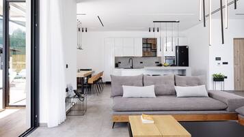 Smart TV, table tennis, books, stereo