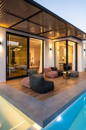 Terrace/patio - 4BR Ensuite Villa in Pigi, Ping Pong, BBQ w Steps to Amenities (Pigi)