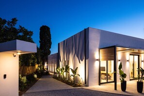Exterior - 4BR Ensuite Villa in Pigi, Ping Pong, BBQ w Steps to Amenities (Pigi)