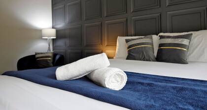 Sleeps 5 with Free Parking