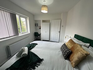 3 chambres, fer et planche à repasser, Wi-Fi gratuit, draps fournis