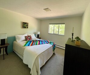 3 bedrooms, free WiFi, bed sheets, wheelchair access