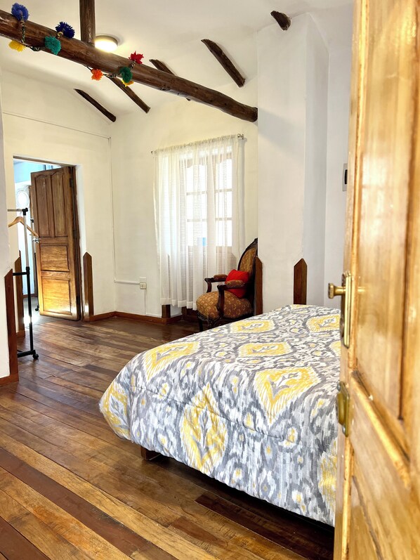 6 bedrooms, bed sheets