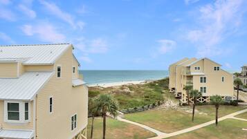 House, Multiple Beds (Sea Cliff K68 Aqua La Vista Baby!) | Exterior