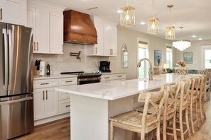 タウンホーム ベッド (複数台) (Sea Cliff K68 Aqua La Vista Baby!) | 専用キッチン | オーブン、トースター