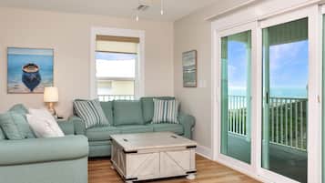 House, Multiple Beds (Sea Cliff K68 Aqua La Vista Baby!) | Living area