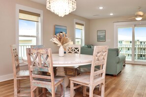 House, Multiple Beds (Sea Cliff K68 Aqua La Vista Baby!) | Interior