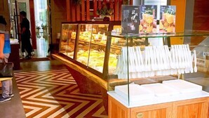 A bakery display with pastries and a dental hygiene station. - Shanghe Apartment (Shenzhen Science and Technology Park MixC World) (Shenzhen)