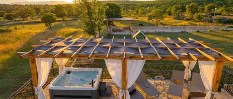 Bain à remous extérieur