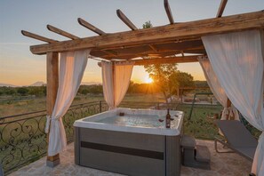 Bain à remous extérieur