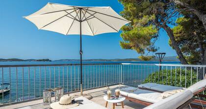 Beachvilla AdriaStone with Pool and Jacuzzi