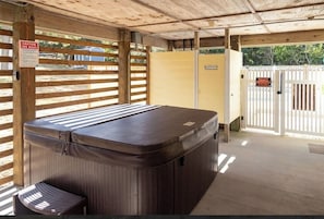 Bañera de hidromasaje exterior