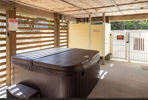 Bañera de hidromasaje exterior