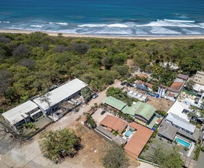 Exterior - Lovely 2 bedroom house, full kitchen, AC apartment, steps from the Beach w/pool (Provincia de Guanacaste)