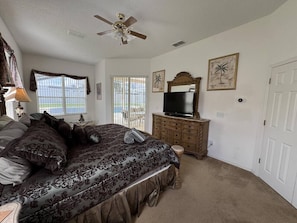 5 bedrooms, desk, iron/ironing board, travel crib