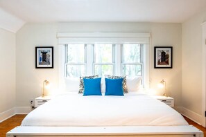 4 bedrooms, desk, iron/ironing board, free WiFi