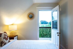 4 bedrooms, desk, iron/ironing board, free WiFi