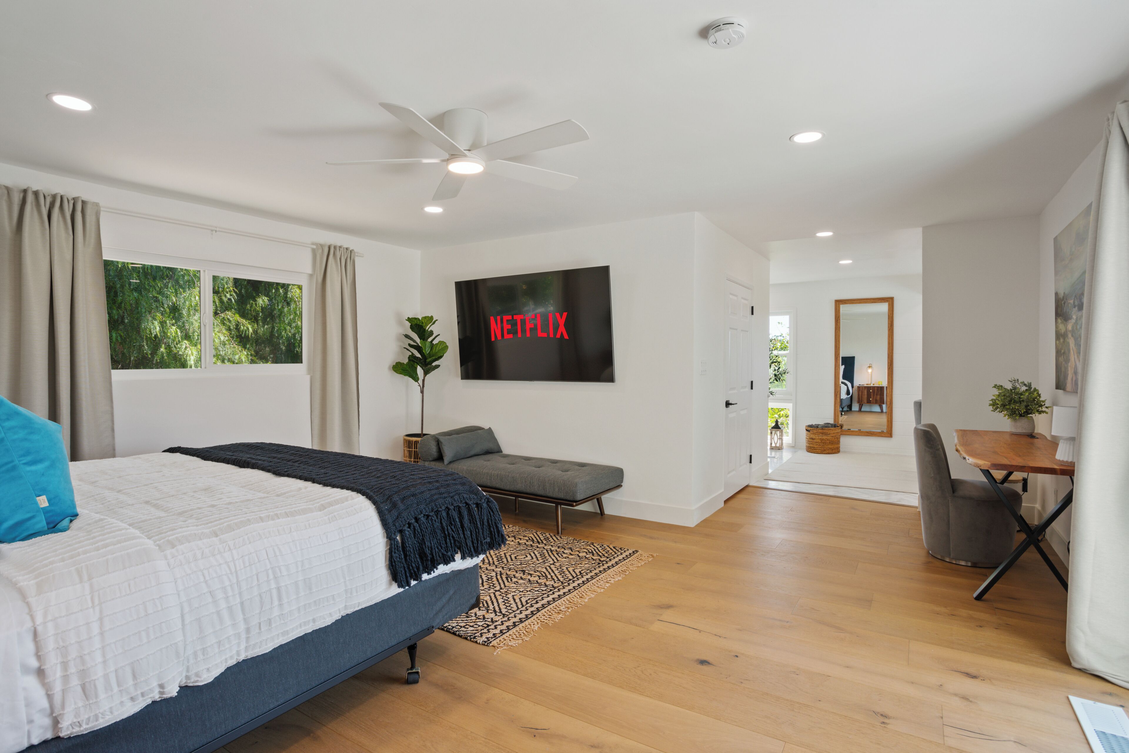 4 bedrooms, in-room safe, desk, iron/ironing board