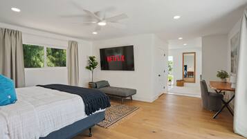 4 bedrooms, in-room safe, desk, iron/ironing board