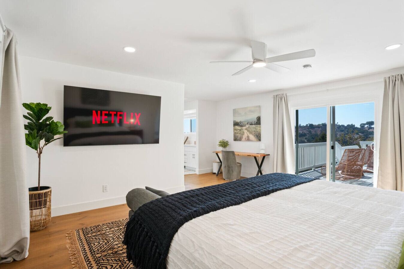 4 bedrooms, in-room safe, desk, iron/ironing board