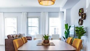 Dining - ✦Boho-Chic Home: 4 BR + ❤ of City + Patio & BBQ (Kitchener)