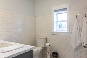 Haartrockner, Handtücher, Seife, Shampoo