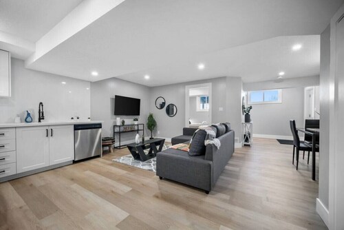 Bright & Cozy 1BR Basement Unit