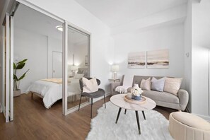 1 habitación, escritorio, tabla de planchar con plancha y wifi gratis 