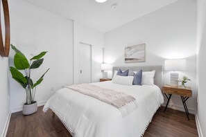 1 quarto, escrivaninha, ferros/tábuas de passar roupa, Wi-Fi de cortesia