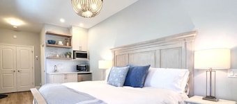 Peaceful Coach House Oasis