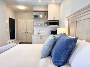 1 chambre, fer et planche Ă repasser, Wi-Fi gratuit, draps fournis
