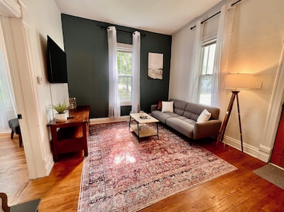 Cozy Bungalow - Close to Campus + Nespresso Coffee Maker!