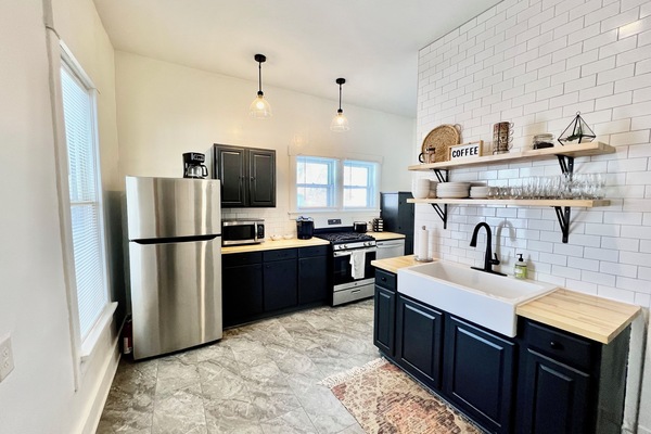 Frigorifero, microonde, forno, piano cottura