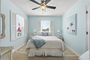 3 bedrooms, desk, iron/ironing board, free WiFi