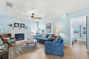 Smart TV, fireplace